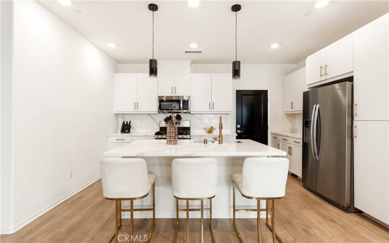 Isn't this kitchen just gorgeous?