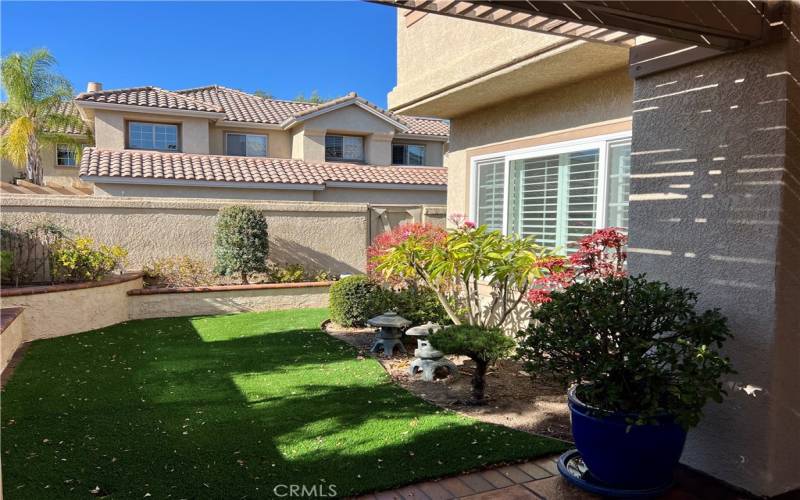 Sprawling Backyard with turf grass and beautiful planters!