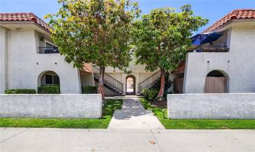 4752 Pearce Drive A, Huntington Beach, California 92649, 3 Bedrooms Bedrooms, ,2 BathroomsBathrooms,Residential Lease,Rent,4752 Pearce Drive A,OC24233166