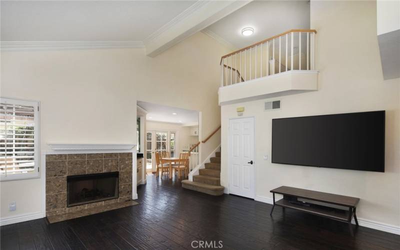 VAULTED CEILINGS, FIREPLACE, AND WOOD FLOORING