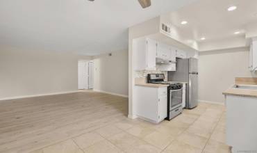 6878 Navajo Rd 6, San Diego, California 92119, 1 Bedroom Bedrooms, ,1 BathroomBathrooms,Residential,Buy,6878 Navajo Rd 6,240026699SD