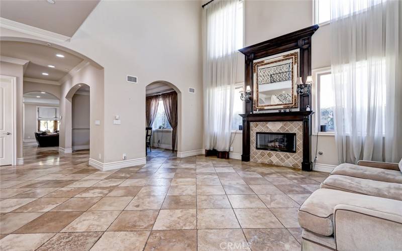 Dramatic 2 story living room!