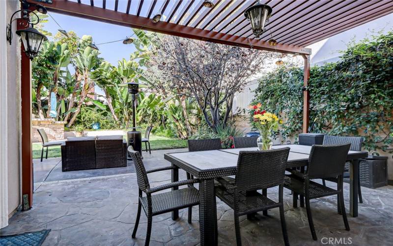 Perfect indoor/outdoor living in sunny Redondo Beach!