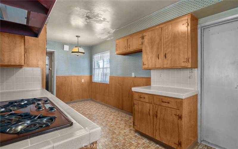 Cozy eat-in kitchen space.