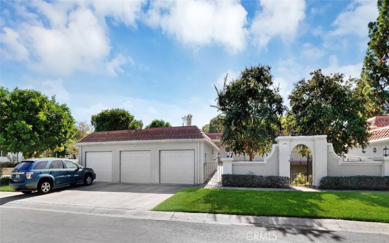 Detached single-car garage (middle garage) with ample storage and additional driveway space.