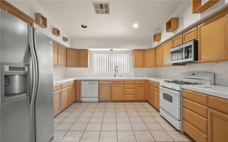 Large kitchen with lots of solid cabinetry