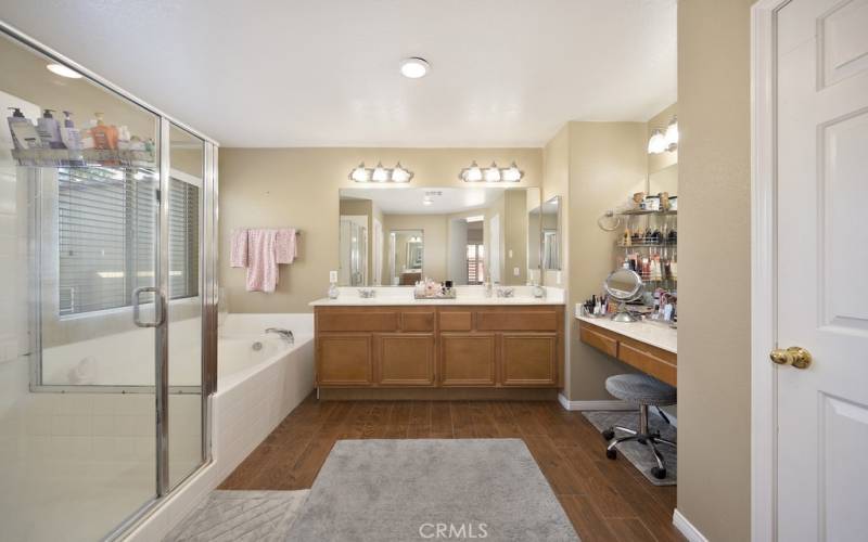 Bathroom Suite - Main Bedroom