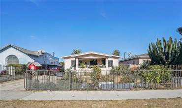 217 E 106th Street, Los Angeles, California 90003, 2 Bedrooms Bedrooms, ,1 BathroomBathrooms,Residential,Buy,217 E 106th Street,CV24230332