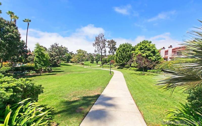 La Jolla Colony Park is right around the corner. This beautiful park is perfect to unwind amidst nature with its lush greenery, meandering walking paths, picnic areas and also an excellent destination for recreational activities – jogging or cycling.