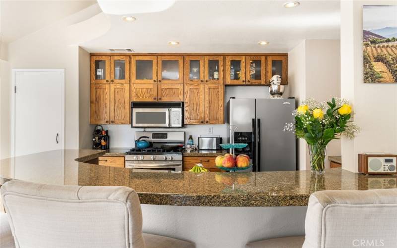 Kitchen and breakfast bar