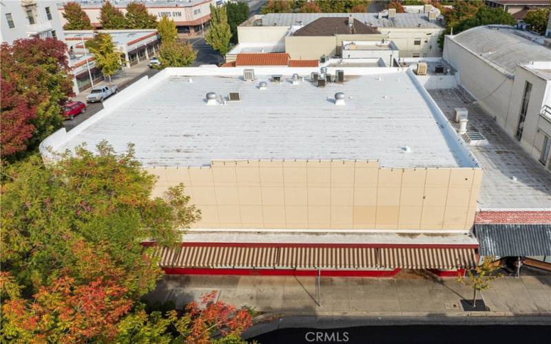 Drone picture of the entire building with all lease spaces