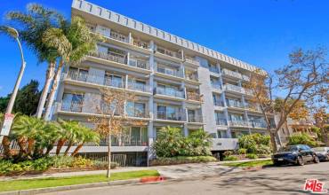 450 S Maple Drive 204, Beverly Hills, California 90212, 2 Bedrooms Bedrooms, ,3 BathroomsBathrooms,Residential Lease,Rent,450 S Maple Drive 204,24463841