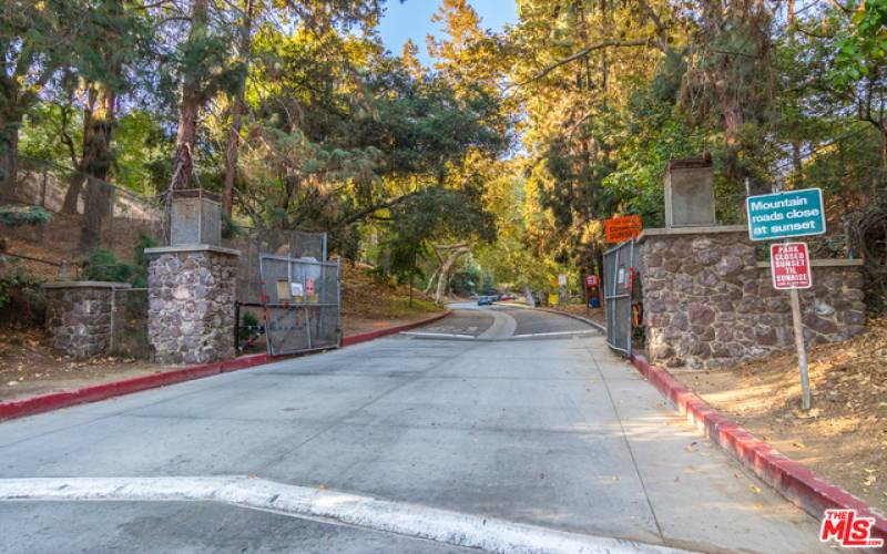 GRIFFITH PARK ENTERANCE