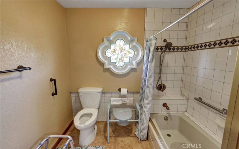 Shared Full Bathroom