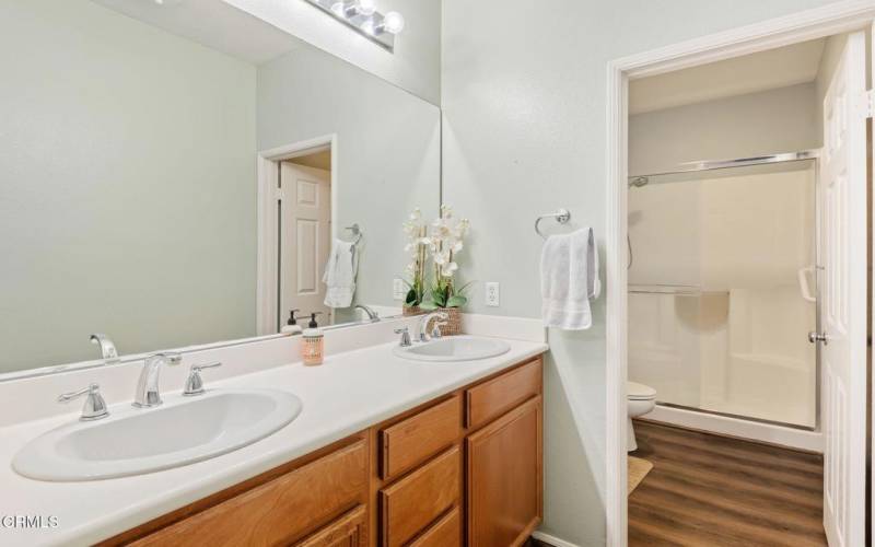 12-web-or-mls-12 - Primary Bathroom 1