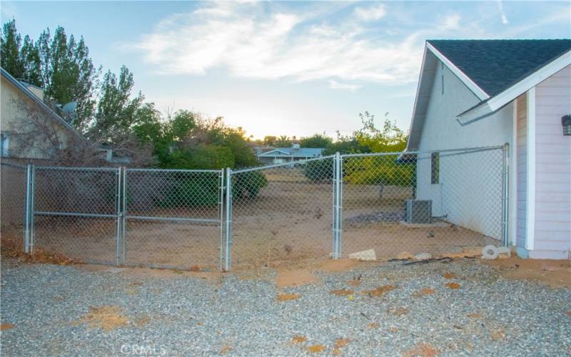 Side yard with double gate for RV/boat parking