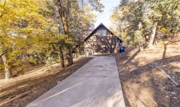 1332 Siskiyou Drive, Big Bear Lake, California 92315, 2 Bedrooms Bedrooms, ,1 BathroomBathrooms,Residential,Buy,1332 Siskiyou Drive,IG24232442