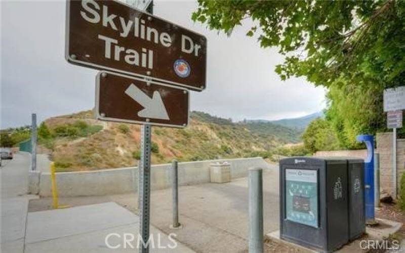 FAMOUS HIKING TRAIL IN CLEVELAND NATIONAL FOREST IN CORONA