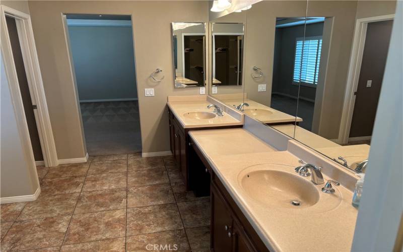 MASTER BATHROOM- DUAL SINKS