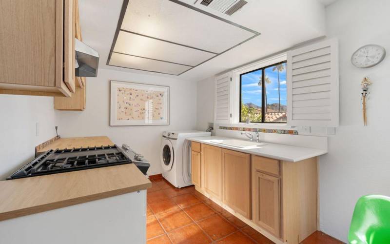 Kitchen and Dine Nook