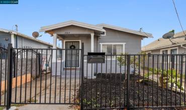 2612 75Th Ave, Oakland, California 94605, 2 Bedrooms Bedrooms, ,1 BathroomBathrooms,Residential,Buy,2612 75Th Ave,41078798