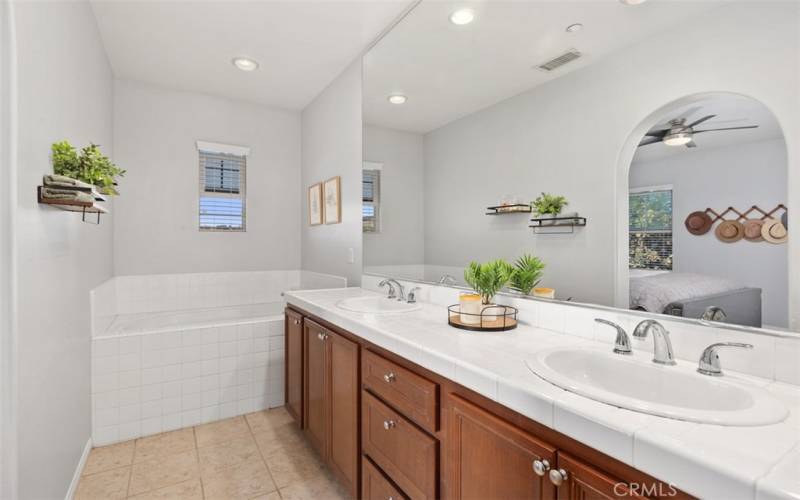 Double sinks in primary bathroom