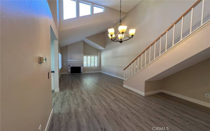 Hi Vaulted Ceiling, Open Floor Plan