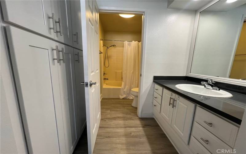 Master Bath with Shaker Cabinets and Quartz Contertop