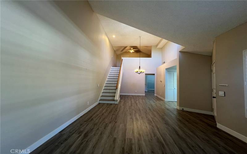 Hi Vaulted Ceiling, Open Floor Plan