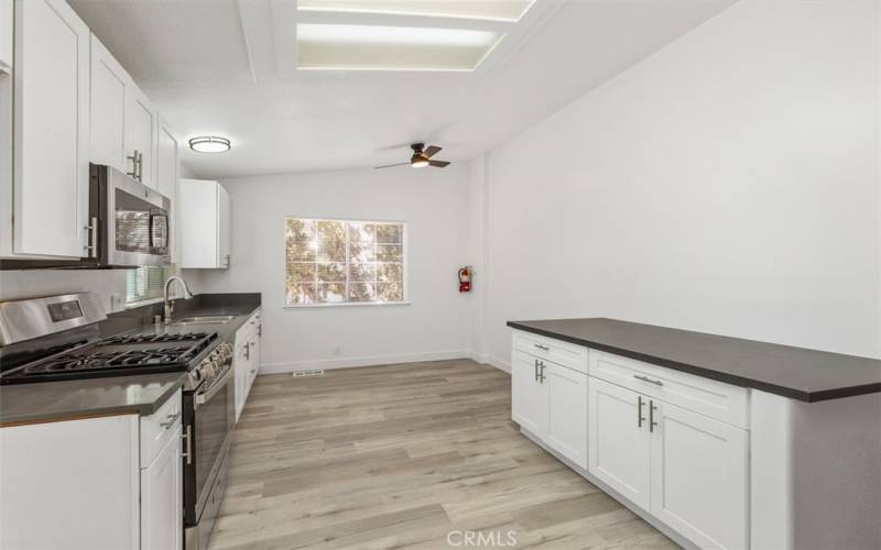 Spacious kitchen w/ plenty of storage space