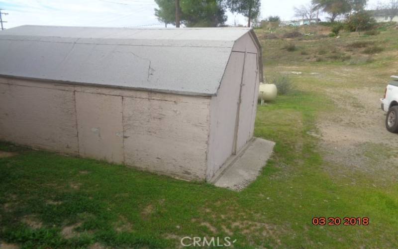 REAR YARD AND STORAGE SHED