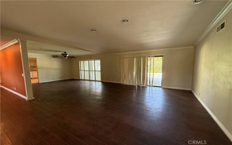 Entrance living room and dinning room