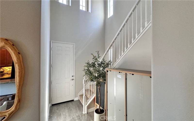 Entryway with vault ceiling