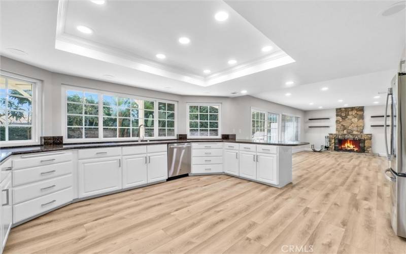 Enjoy cooking in this large kitchen