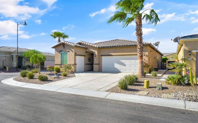 81507-avenida-viesca-indio-ca-usa-correc