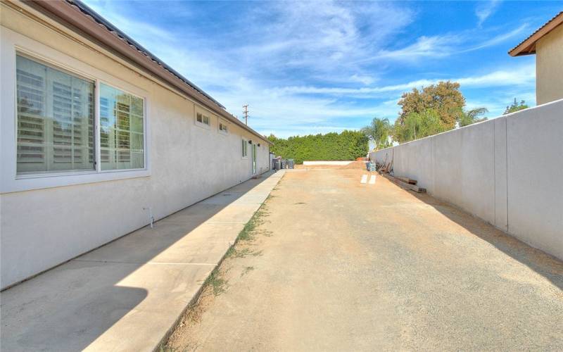 Side Yard - Able To Park Vehicles, RV, etc.