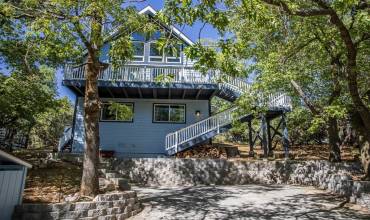 1216 Yosemite Drive, Lake Arrowhead, California 92352, 3 Bedrooms Bedrooms, ,1 BathroomBathrooms,Residential,Buy,1216 Yosemite Drive,OC24098821