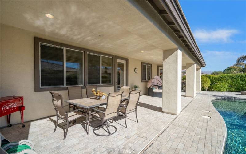 Covered outdoor patio area.  Patio furniture included!