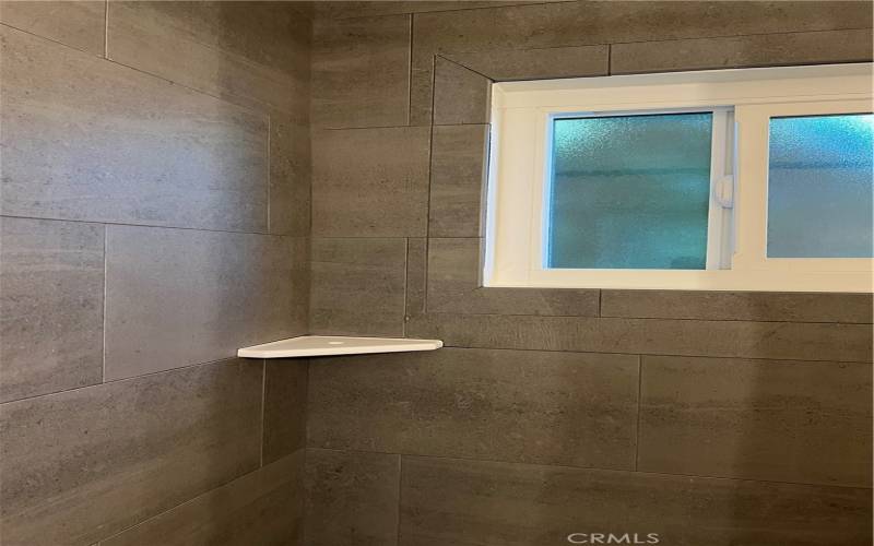 Hallway Shower/Tub