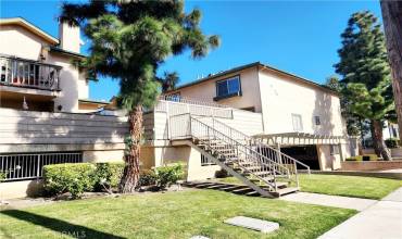 1235 E Carson Street 2, Carson, California 90745, 2 Bedrooms Bedrooms, ,2 BathroomsBathrooms,Residential,Buy,1235 E Carson Street 2,SB24235065