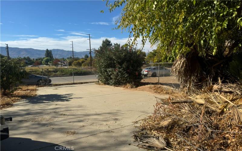 View Ortega Mountains and min park across street