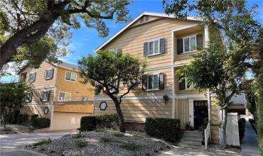 81 N Roosevelt Avenue 9, Pasadena, California 91107, 2 Bedrooms Bedrooms, ,1 BathroomBathrooms,Residential,Buy,81 N Roosevelt Avenue 9,GD24231535