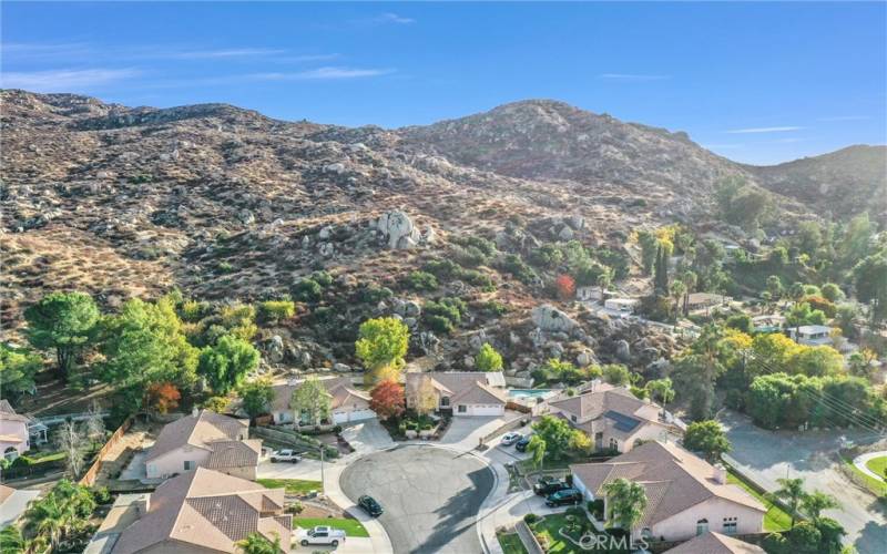 Beautiful foothills with boulders!