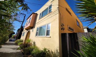 1901 Parker St 3, Berkeley, California 94704, 2 Bedrooms Bedrooms, ,1 BathroomBathrooms,Residential,Buy,1901 Parker St 3,41079150