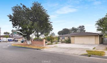 913 S Laurel Street, Santa Ana, California 92704, 4 Bedrooms Bedrooms, ,2 BathroomsBathrooms,Residential,Buy,913 S Laurel Street,PW24125829