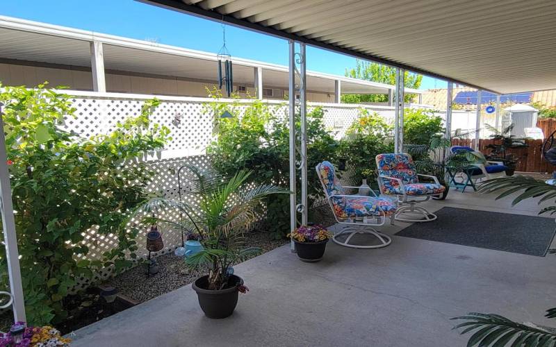 COVERED SIDE PATIO 2