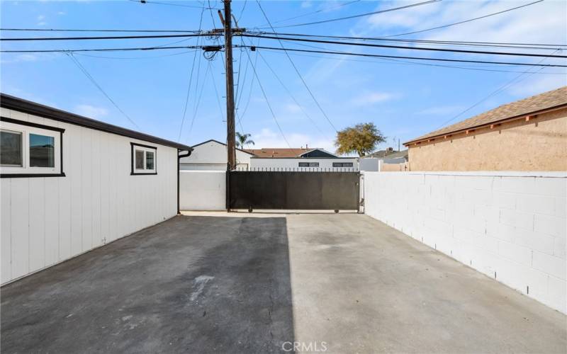 Rv parking and detached garage, backs to alley