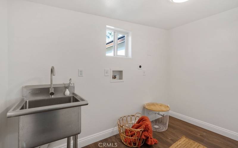 Laundry room with sink