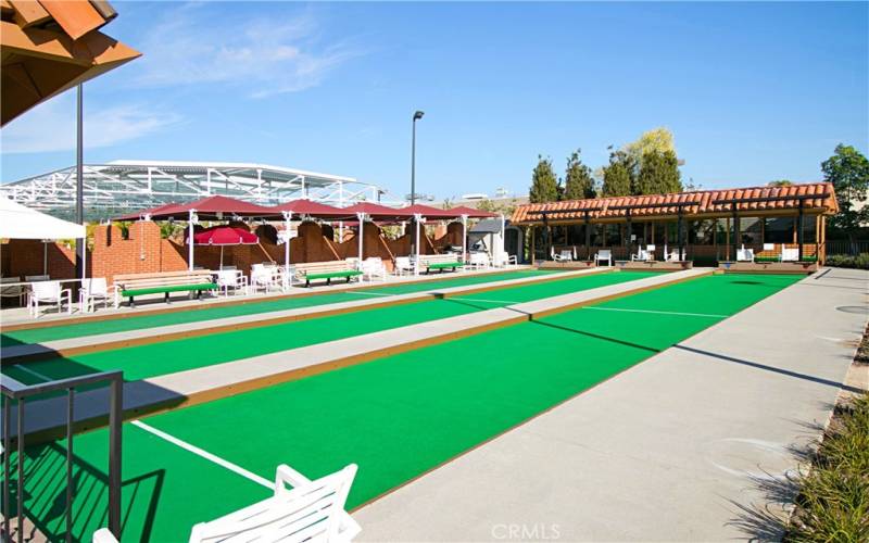 All kinds of amenites are offered, like tennis, pickleball and lawn bowling.