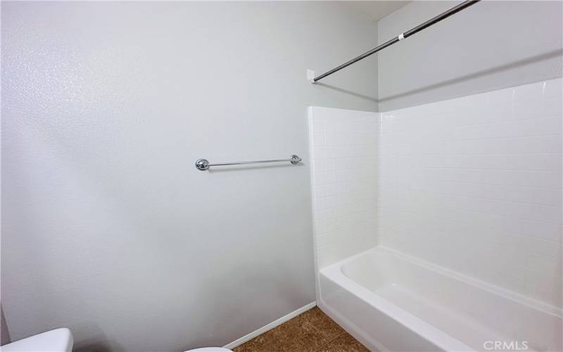 second bathroom tub